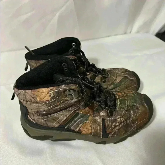 Boys size 4 realtree brand hiking boots, #O528 - Picture 5 of 6
